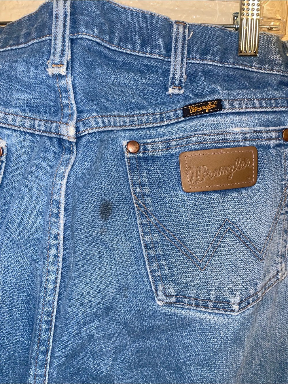 Wrangler Men's Distressed Light Blue Straight Jeans - Picture 3 of 4